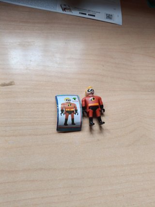 Figura Kinder Disney El Increíble