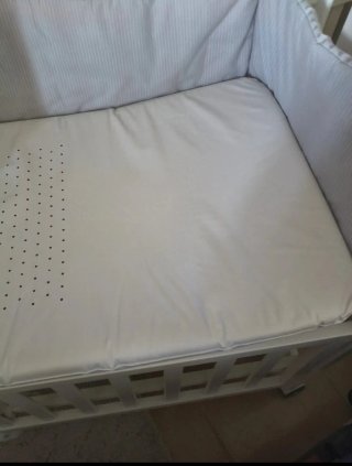Minicuna blanca con ruedas