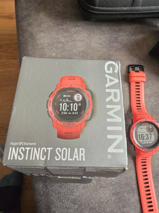 Garmin Instinct Solar Rojo