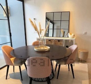 Sedie imbottite in tessuto e legno