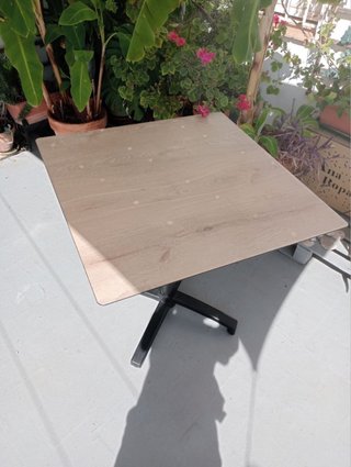 Mesa de exterior cuadrada