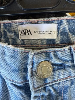 Pantalón vaquero Zara desgastado