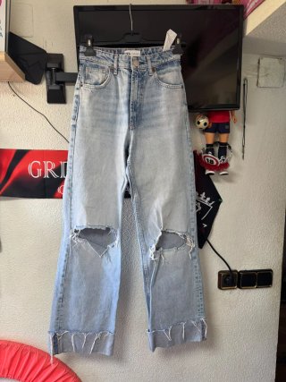 Pantalón vaquero Zara desgastado