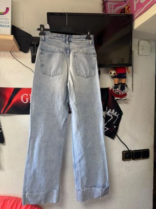 Pantalón vaquero Zara desgastado