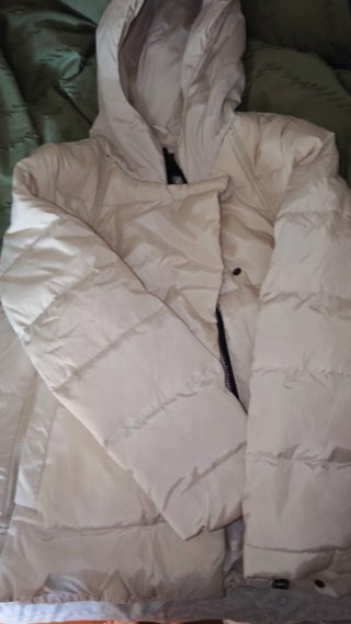 Chaqueta acolchada con capucha beige