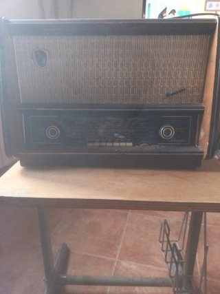 Radio Schneider Antigua Marrón