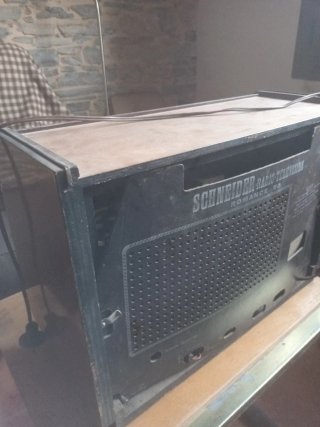 Radio Schneider Antigua Marrón