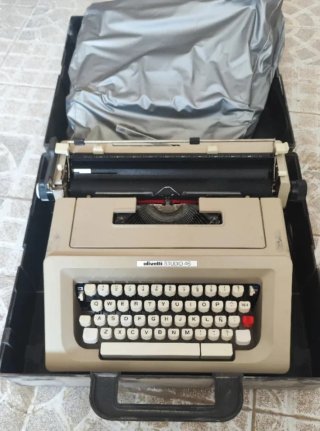 Máquina de escribir Olivetti Studio 46