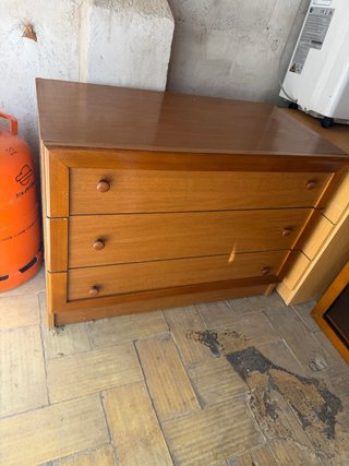Cómoda de madera con 3 cajones