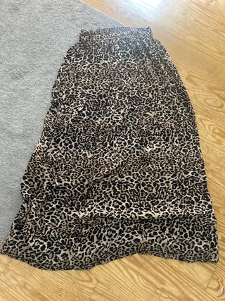 Falda larga con estampado de leopardo