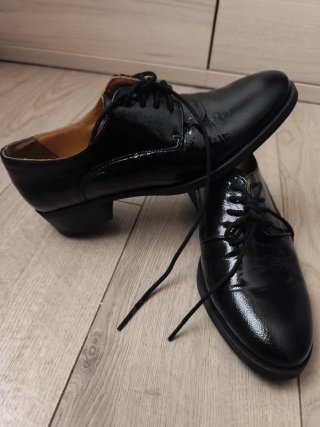 Zapatos negros charol cordones