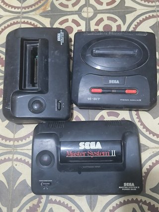 Consolas retro:2 máster system 2 y 1 mega Drive 2