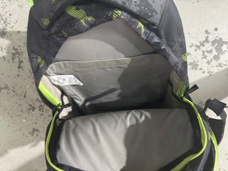 Mochila Escolar Satch Pack Negra y Verde