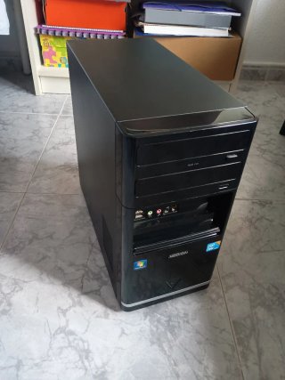 Torre de ordenador Medion con SSD