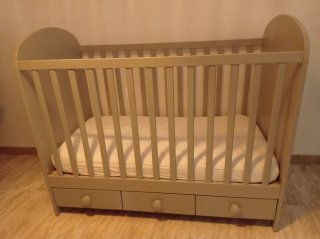 Cuna Gonatt Ikea gris 3 cajones