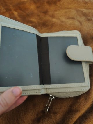 Monedero Beige con Detalles Florales