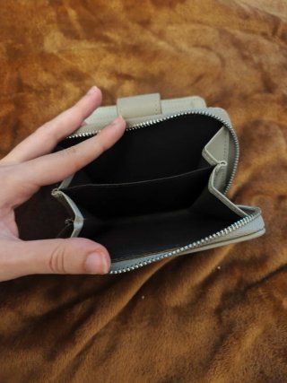 Monedero Beige con Detalles Florales