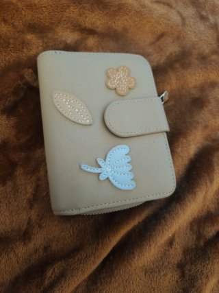 Monedero Beige con Detalles Florales
