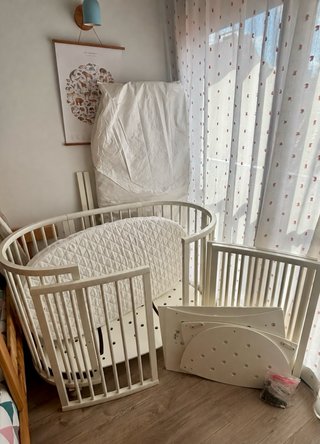 Cuna Stokke Sleepi con Extensión Jnr y 2 Colchones