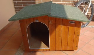 Cuccia per cani in legno