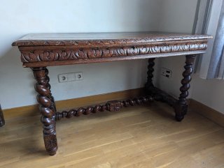Mesa antigua de madera rústica reformada