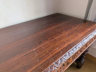 Mesa antigua de madera rústica reformada