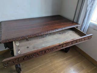 Mesa antigua de madera rústica reformada