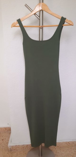 Vestido midi nuevo sin estrenar. Sin mangas. Muy e