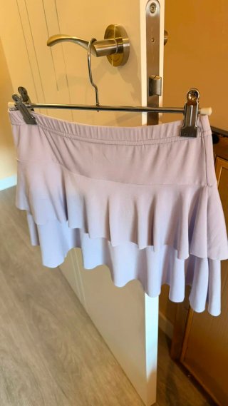 Falda Morada con Volantes