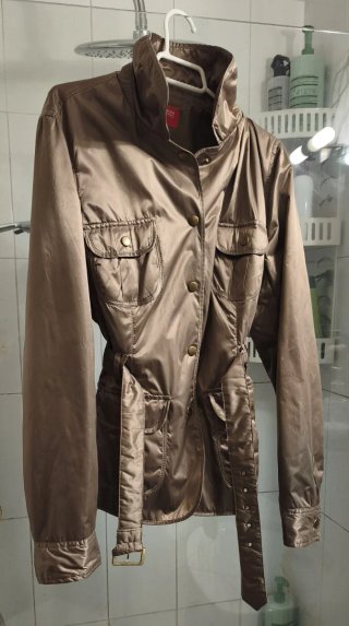 Gabardina marrón con cinturón