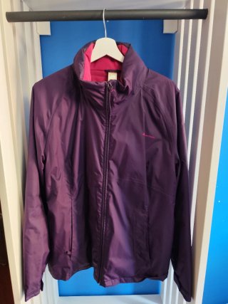 Cazadora deportiva morada