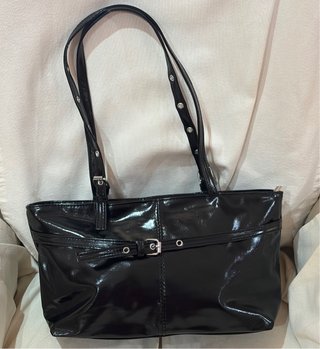 Bolso de hombro efecto charol negro Vintage Y2K.