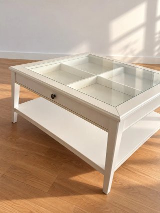 Mesa de centro Ikea blanca con cristal