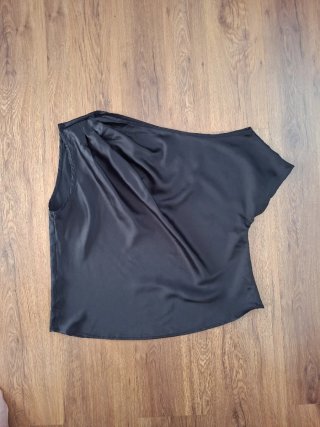 Blusa hombro descubierto negra talla L