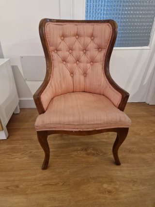 Poltrona vintage in tessuto e legno