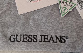 CAMISETA GUESS JEANS BORDADO GRIS CLARO TALLA S