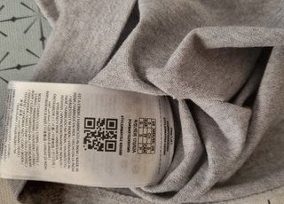 CAMISETA GUESS JEANS BORDADO GRIS CLARO TALLA S