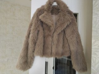 Chaqueta de pelo sintético beige