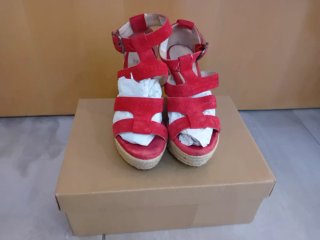 Sandalias de cuña UGG rojas