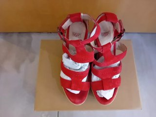 Sandalias de cuña UGG rojas