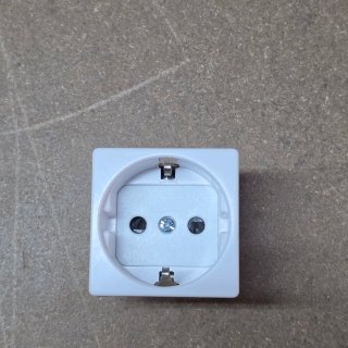 Enchufe Simón 27