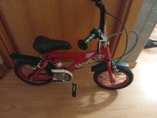 Bicicleta infantil roja