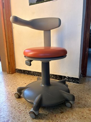 Taburete dentista ruedas gris naranja