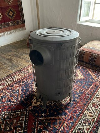 Estufa de leña metálica