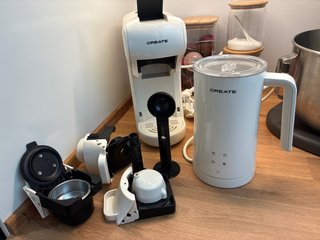 Cafetera Multicápsulas CREATE y Espumador