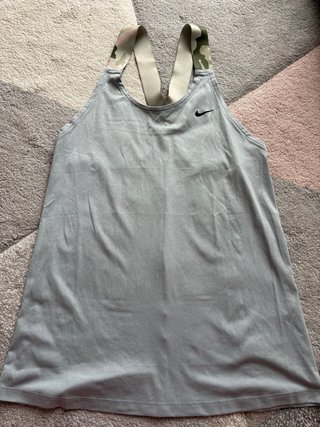 Camiseta Nike Mujer Gris
