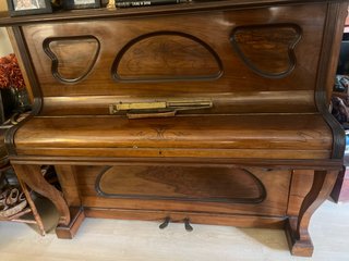 Piano Vertical de Madera