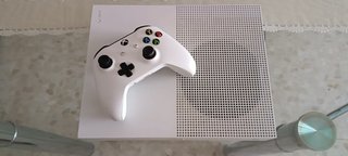 Xbox One S 1TB Blanca + 25 Juegos
