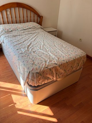 Canapé con colchón y ropa de cama