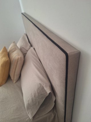 Cabecero Banak tapizado beige y negro